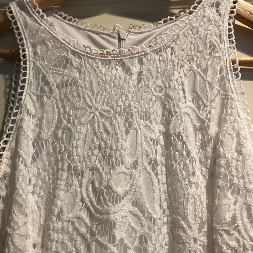 3/$15 Sleeveless White Lace Dress size 2 - Picture 2 of 6